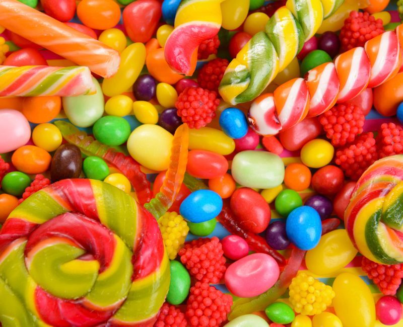 Caramelos y gominolas surtidas.